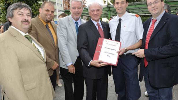 1315842601426010.jpg Feuerwehr bekommt endlich neues Fahrzeug