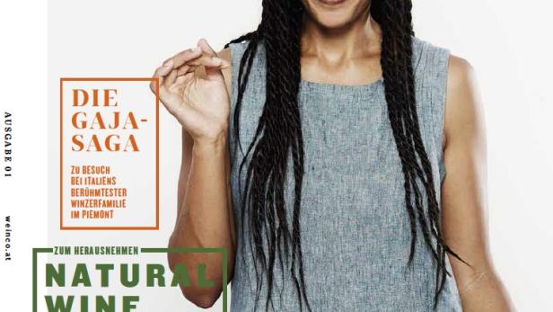 Eine Frau zwinkert auf dem Cover des „Wein & Co“-Magazins.