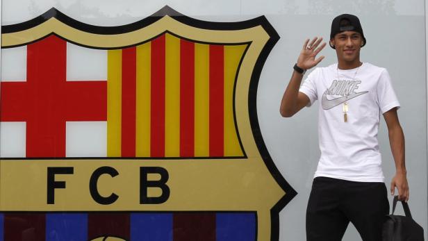 Objekt der Begierde: Seit 2010 buhlten Europas Top-Klubs um Neymar - das fragwürdige Rennen machte im Sommer 2013 der FC Barcelona.