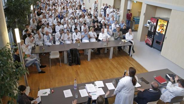 527 Ärzte beteiligten sich am Freitag im Klinikum Klagenfurt an der Betriebsversammlung. 525 stimmten gegen das Angebot des Landes.