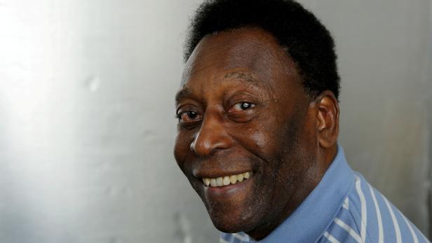 FILE PHOTO: Legendary Brazilian soccer player Pele poses for a portrait during an interview in New York