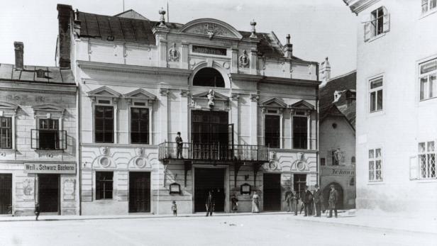 Start für Schau zu 200 Jahren Theater in St. Pölten