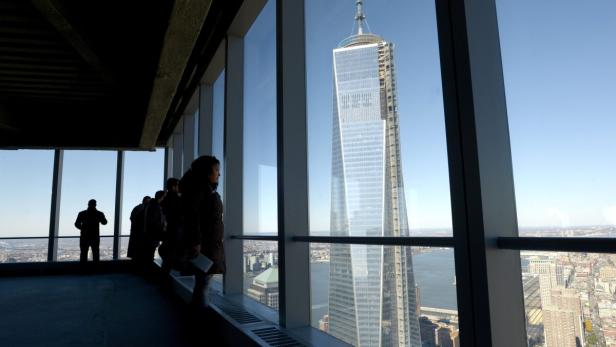 Gut zwölf Jahre nach den Anschlägen vom 11. September 2001 ist am Mittwoch  in New York der erste Turm des neuen World Trade Centers eröffnet worden.