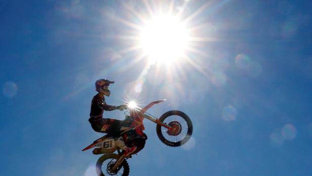 Motocross-Fahrer auf Flucht vor Polizei schwer verunglückt