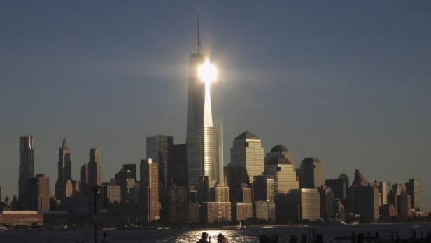 Der Neubau des World Trade Centers in New York ist nun offiziell der höchste Wolkenkratzer der USA: Dies entschied eine Expertenkommission des Rates für hohe Gebäude und städtischen Lebensraum (CTBUH) am Dienstag.