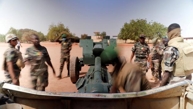 Angreifer attackierten drei Armeelager im Zentrum von Mali