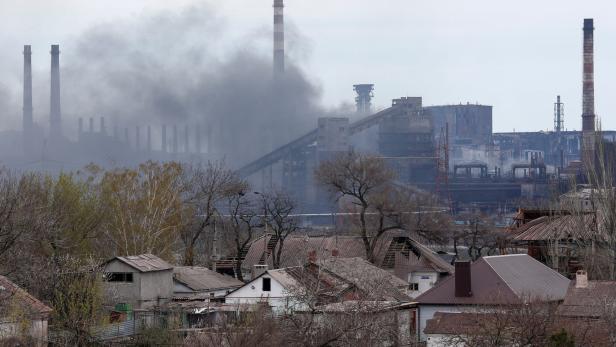 Weiter Angriffe auf Stahlwerk - Kiew bietet Moskau Verhandlungen an