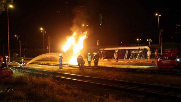 Flüssiggas-Waggon in Linz umgekippt