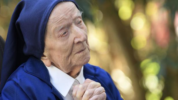 Die am 11. Februar 1904 geborene französische Ordensschwester Lucile Randon ist mit 118 Jahren der älteste lebende Mensch.