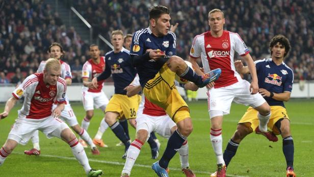 Ajax fand im Hinspiel keinen Raum vor, die langen Bällen landeten meist beim Gegner.