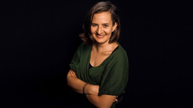 Musikkabarettistin Elli Bauer weiß, warum wir reden, wie wir reden