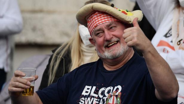 Ende der Durststrecke: Es gibt wieder Bier in Englands Fußballstadien