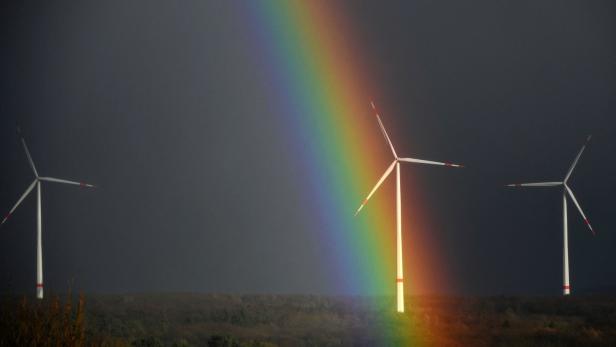 GERMANY-WEATHER-RENEWABLE-ENERGY-WIND-RAINBOW