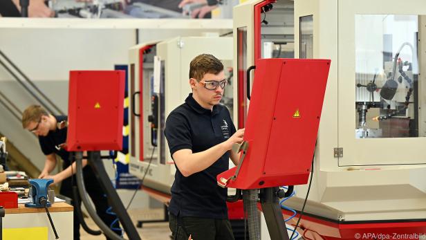 Viele Unternehmen suchen Fachkräfte.