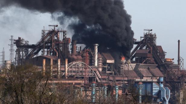 FILE PHOTO: FILE PHOTO: Smoke rises above a plant of Azovstal Iron and Steel Works in Mariupol
