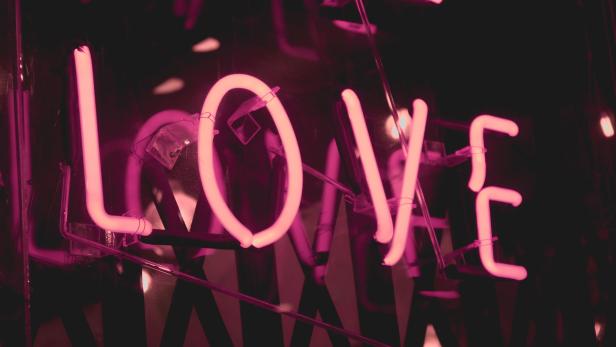 "Love": Das schlagkräftigste Wort in der Popkultur
