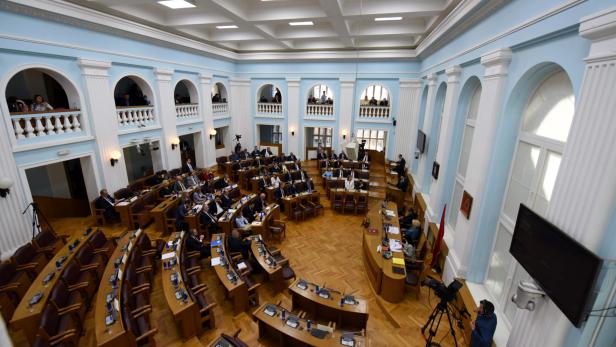 Montenegros Parlament wählte neue pro-westliche Regierung