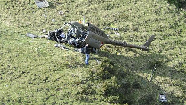 Der Hubschrauber wurde bei dem Crash völlig demoliert