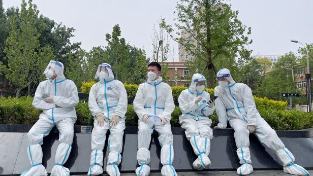 Peking verschärft Corona-Maßnahmen + SCS-Chef kritisiert Maskenpflicht