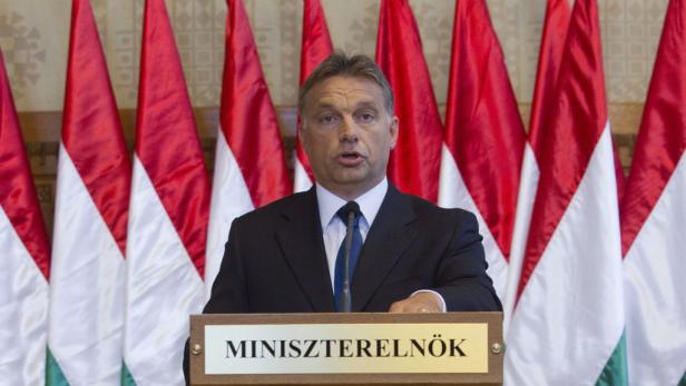 Eckt an: Ungarns Premier Viktor Orban will sein Land komplett umbauen. Von internationaler Kritik an seinen Vorhaben lässt er sich kaum beeindrucken. Jetzt riskiert er auch einen Konflikt mit Österreich. Ungarn: Orbán riskiert Krach mit Österreich