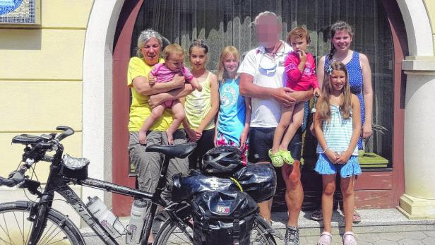 In die Irre geführt wurden die Bürger von Stronsdorf, links Bürgermeisterin Karin Gepperth