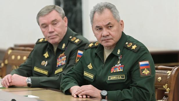 Generalstabschef Gerassimow mit Außenministrer Schoigu