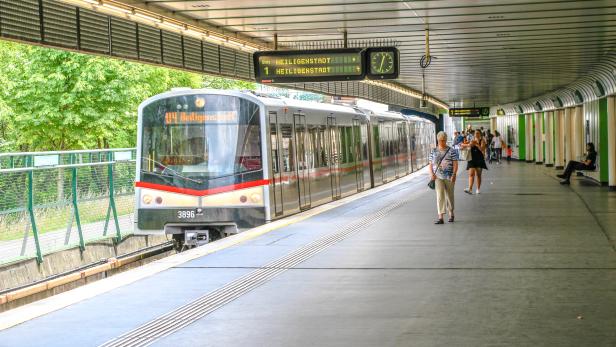 Unbekannter schoss auf einfahrende U-Bahngarnitur in Wien
