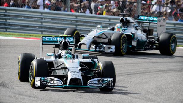 Rad an Rad: Lewis Hamilton hat vor dem letzten Rennen am Sonntag 17 Punkte Vorsprung auf seinen Teamkollegen Nico Rosberg, der Sieg bringt 50 Zähler.