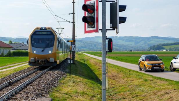 Sicherheitskampagne: Bremstest zeigt Gefahr am Bahnübergang