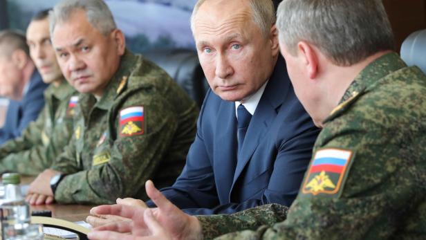 Angst vor Putins Zorn lässt Generäle gegeneinander kämpfen