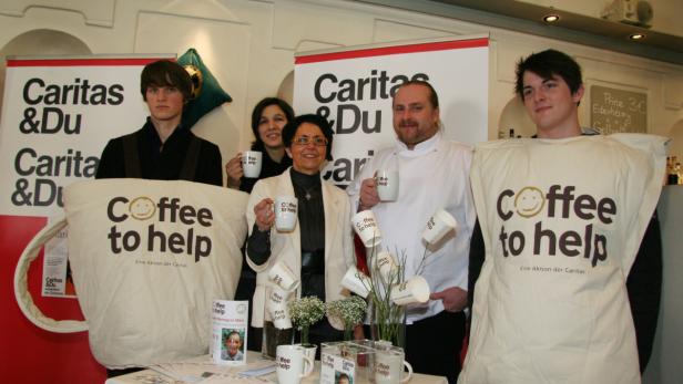 Coffee to help, Caritas-Aktion für Waisenhaus in Wetschehaus, Rumänien. Aniko und Michal Rabina vom Henrici machen jeden Montag im März mit, Bildmitte: Caritas-Direktorin Edith Pinter
