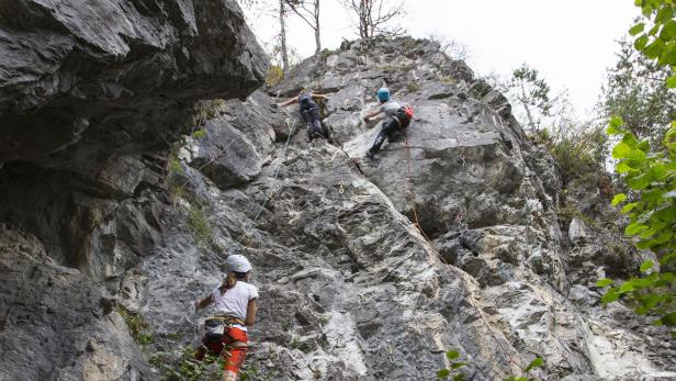 Die Schüler waren in diesem Klettergarten in Zams im Fels