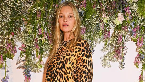 Kate Moss beweist, dass der Leo-Look nie aus der Mode kommt