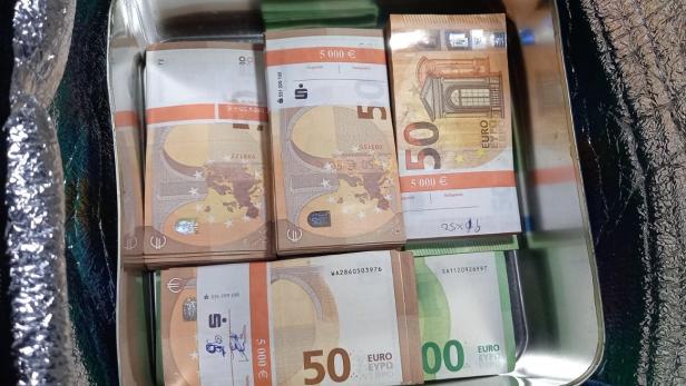 Mann aus Österreich versuchte 70.000 Euro in Kühltasche zu schmuggeln
