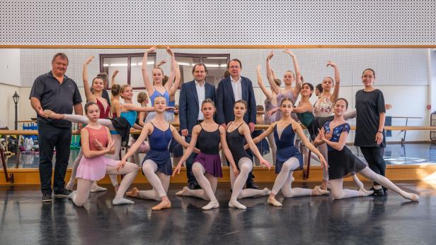 15 ukrainische Tänzerinnen trainieren in St. Pölten