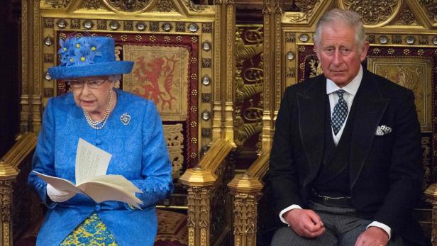 Queen: Überträgt sie ihre Rolle nun endgültig an Prinz Charles?