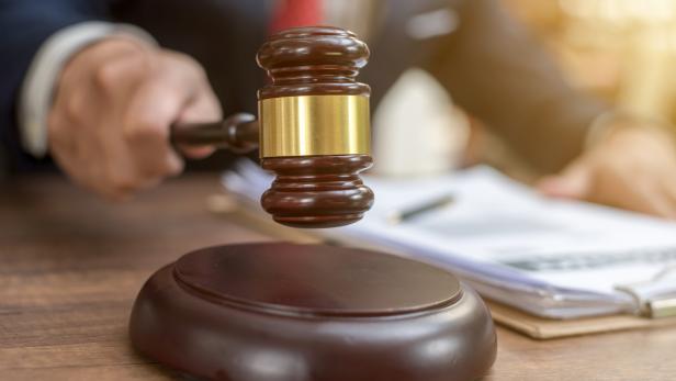 Für 25 Dollar: Frau bietet ihren Ehemann offiziell bei einer Auktion an