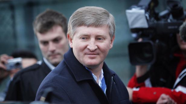 epa03053324 Ukrainian billionaire and Shakhtar Donetsk&#039;s soccer club owner Rinat Akhmetov speaks to the media outside hospital during a visit to the soccer team&#039;s head coach Mircea Lucescu following his car accident in Bucharest, Romania, 08 January 2012. Lucescu, the Romanian coach of Shakhtar Donetsk, has been hospitalized after his SUV car was hit by a tramway in Bucharest on Friday, 06 January 2012. Akhmetov is ranked by Forbes&#039; The World&#039;s Billionaires as number 39, with an estimated wealth of $16 billion U.S. dollars, at the end of 2011. EPA/ROBERT GHEMENT