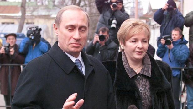 Putin und seine damalige Frau Ljudmila im Jahr 2000
