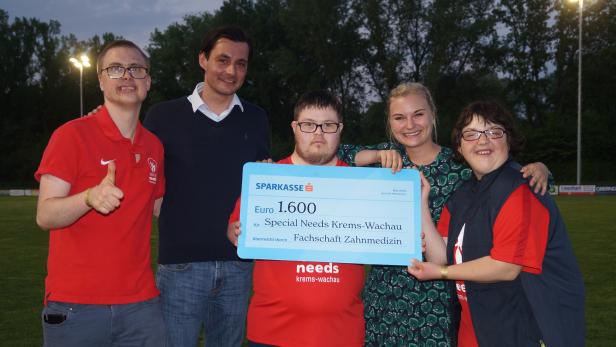 Spende für Inklusionsfußballverein Special Needs Krems-Wachau