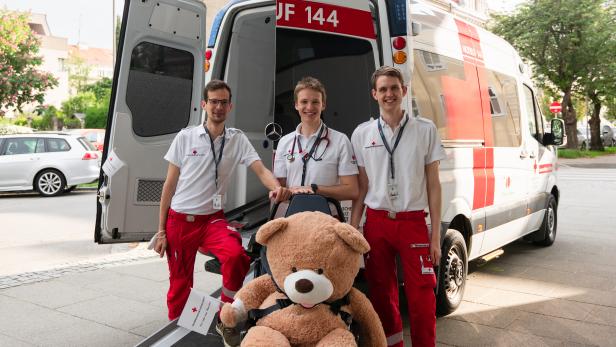 Krems: Kinder durften Teddybären zur Gesundenuntersuchung bringen