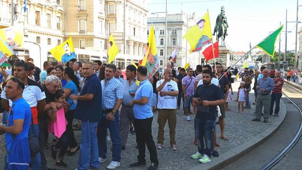 Die Demonstration der Kurden in Wien hat begonnen.