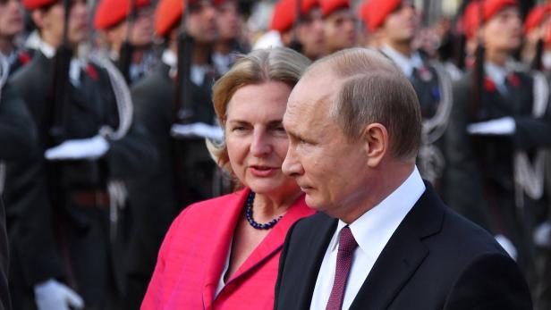 Österreichs Ex-Außenministerin Karin Kneissl und Russlands Präsident Wladimir Putin 2018
