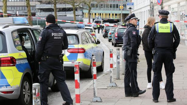 Zwei Tote nach Schüssen im Treppenhaus