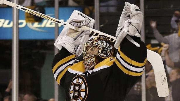 Boston Bruins goalie Tuukka Rask celebrates as the his team defeats the Pittsburgh Penguins in double overtime in Game 3 of their NHL Eastern Conference finals hockey playoff series in Boston, Massachusetts, June 5, 2013. REUTERS/Winslow Townson (UNITED STATES - Tags: SPORT ICE HOCKEY)