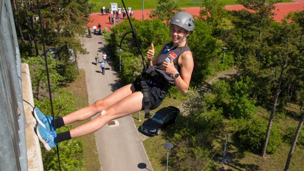 Der Adrenalin-Kick zeichnete Skispringerin Lisa Eder ein breites Lächeln ins Gesicht