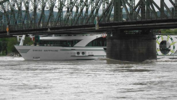 Hochwasser: Schiffskatastrophe in Linz verhindert