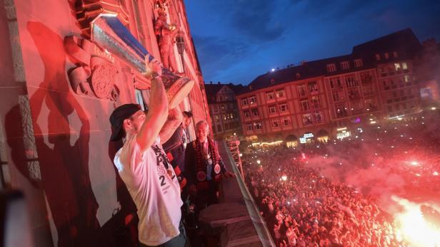 Eintracht feierte Ausnahmezustand mit 200.000 Fans in Frankfurt