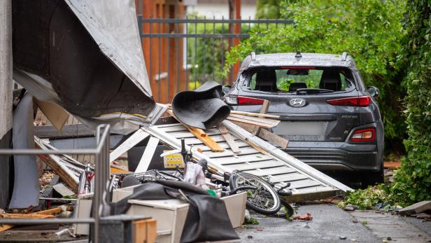 Fataler Orkan traf Deutschland: Mann starb, mehr als 50 Verletzte