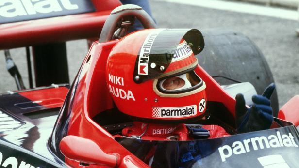 McLaren enthüllte Bronze-Statue von Niki Lauda